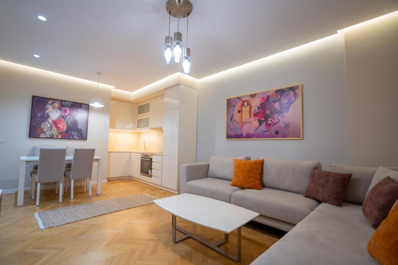 Center Tirana Liv Apartment Esterno foto