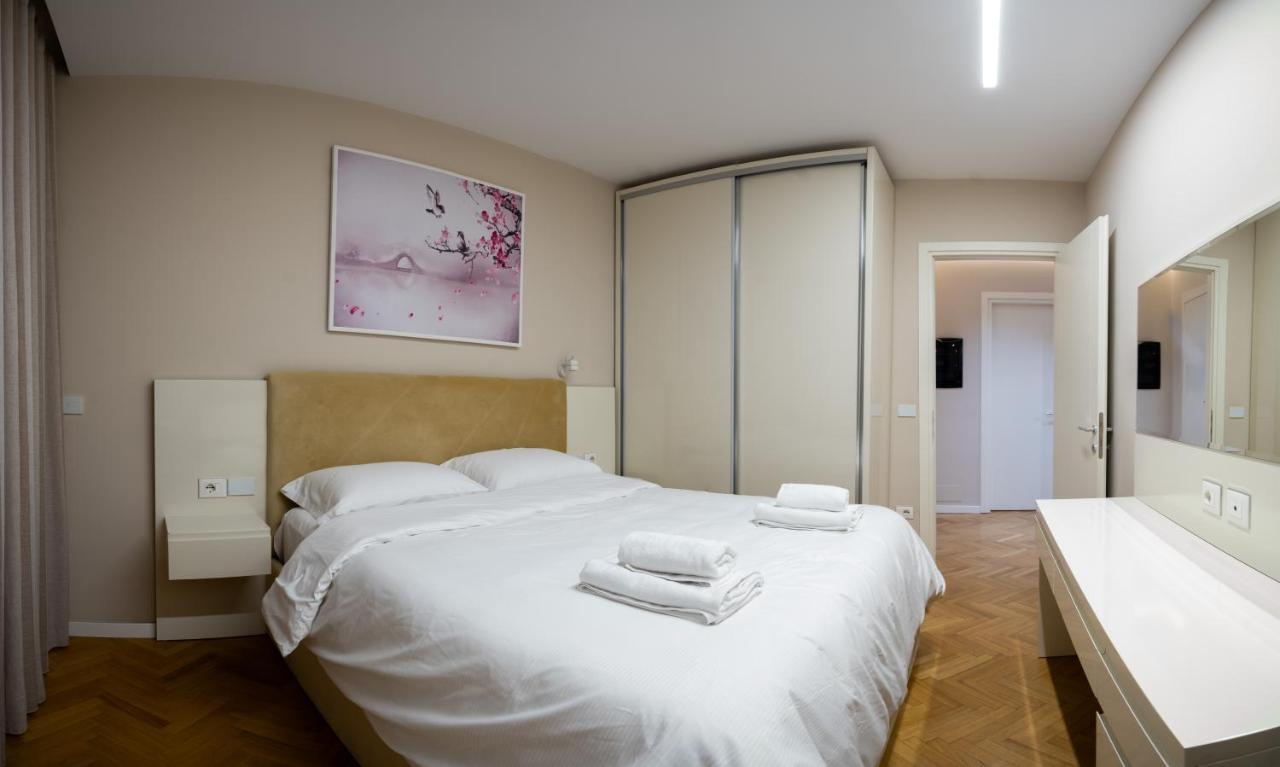 Center Tirana Liv Apartment Esterno foto
