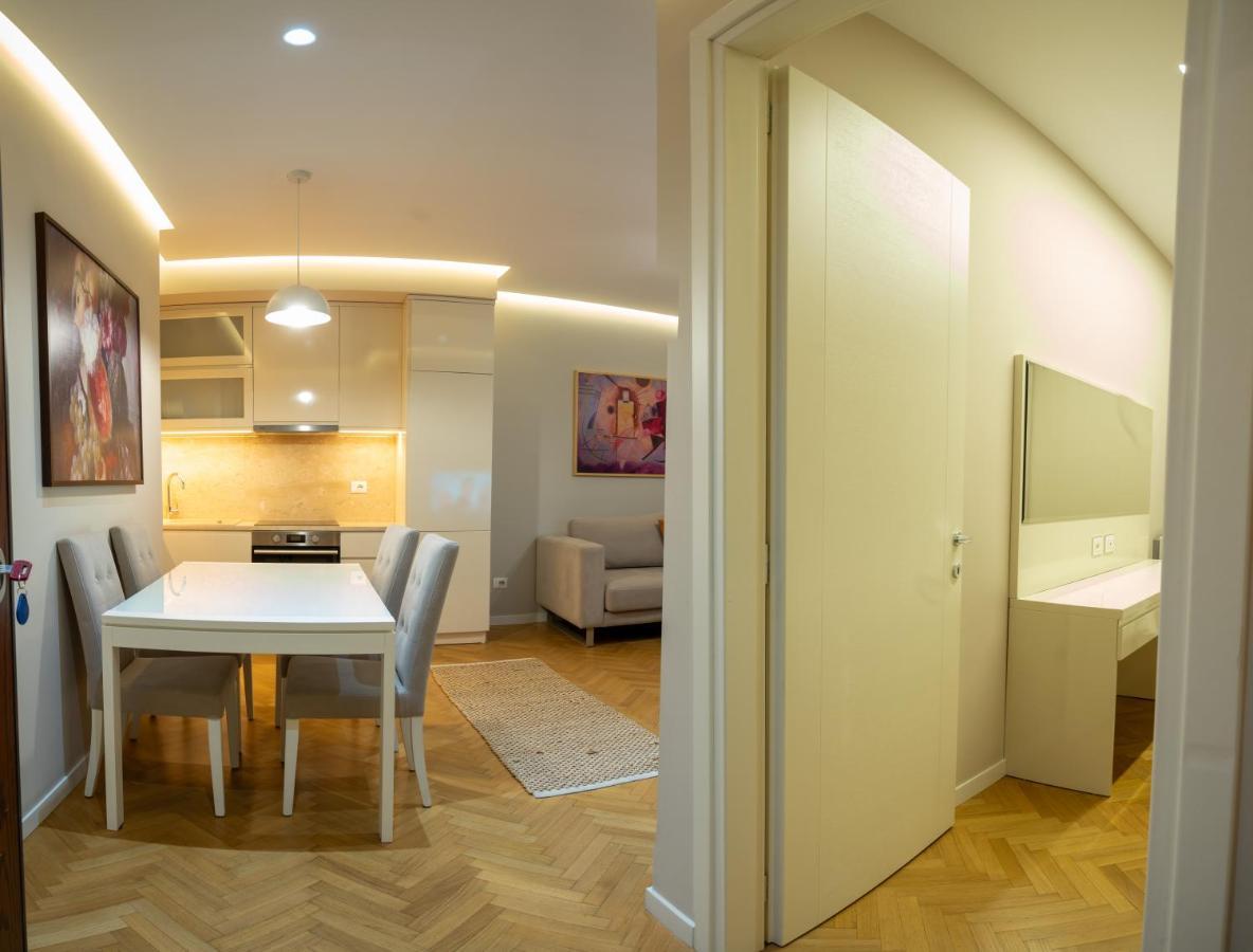 Center Tirana Liv Apartment Esterno foto