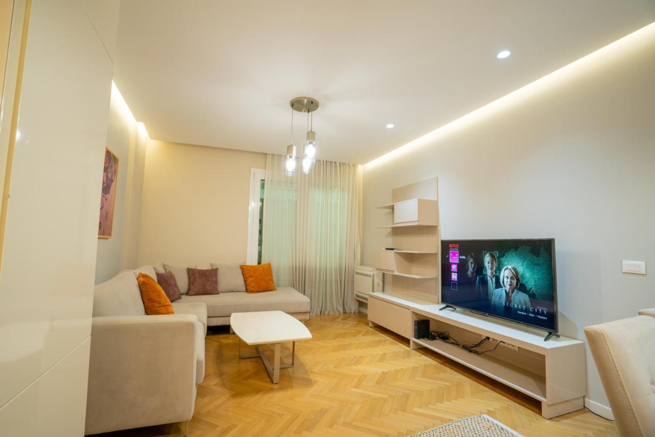 Center Tirana Liv Apartment Esterno foto