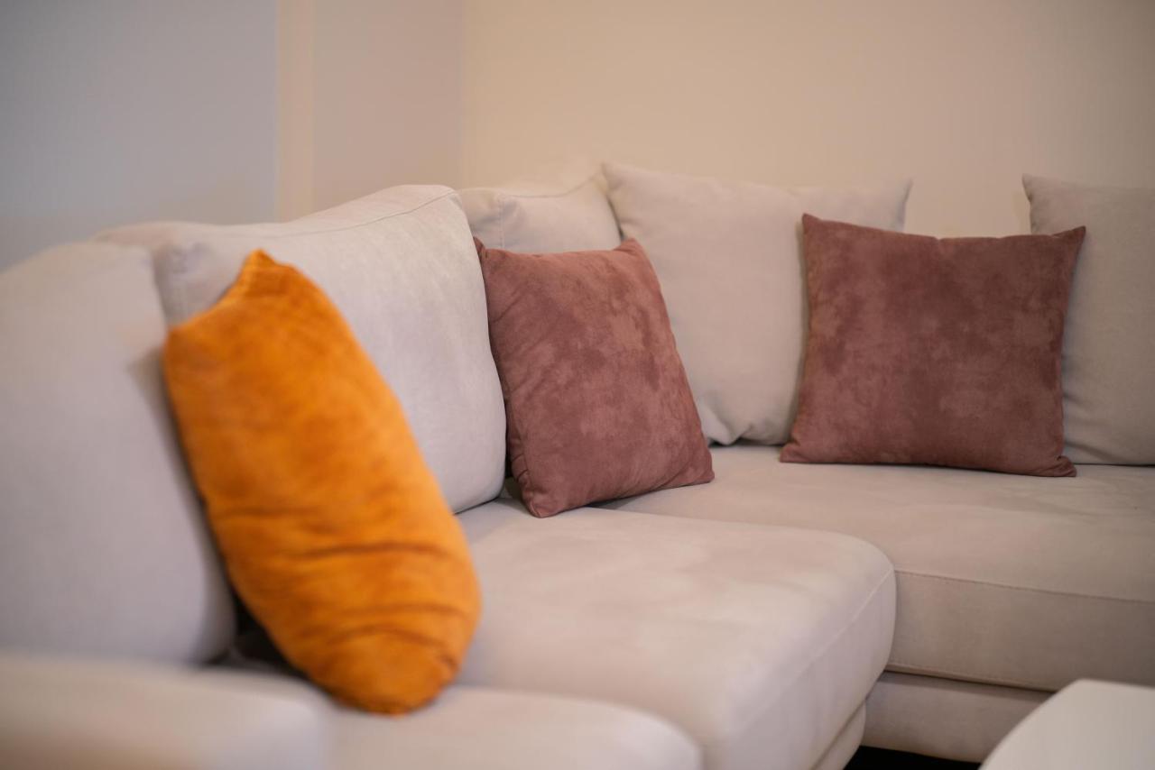 Center Tirana Liv Apartment Esterno foto